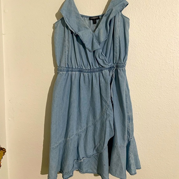 Jean express dress. God condition. Small discoloration shown in picture - Picture 2 of 3